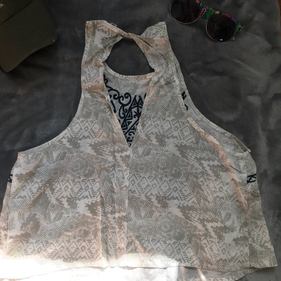 ⭐️Urban Outfitters Crop Top⭐️ - Picture 3 of 7